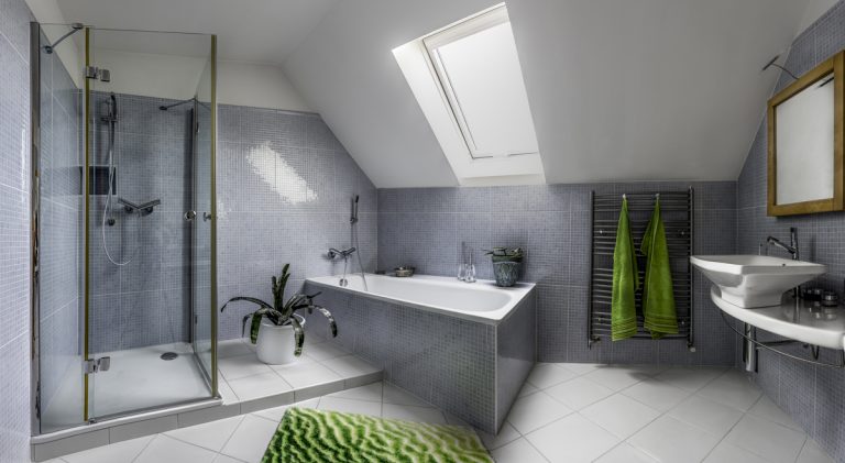 Rekonštrukcia kúpeľne: Je lepšia vaňa či sprcha?