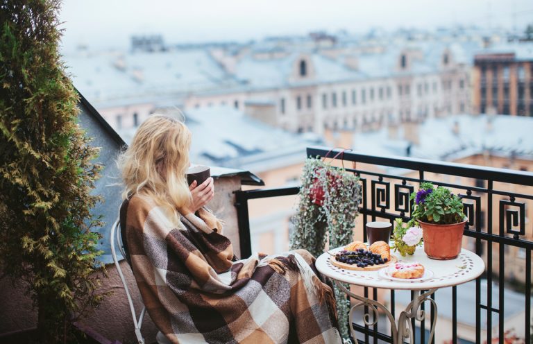 Zútulnite si balkón či terasu a využite ich večerné čaro na príjemné jesenné posedenie