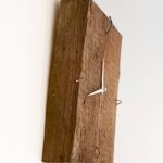 hodiny z naplaveného dreva
