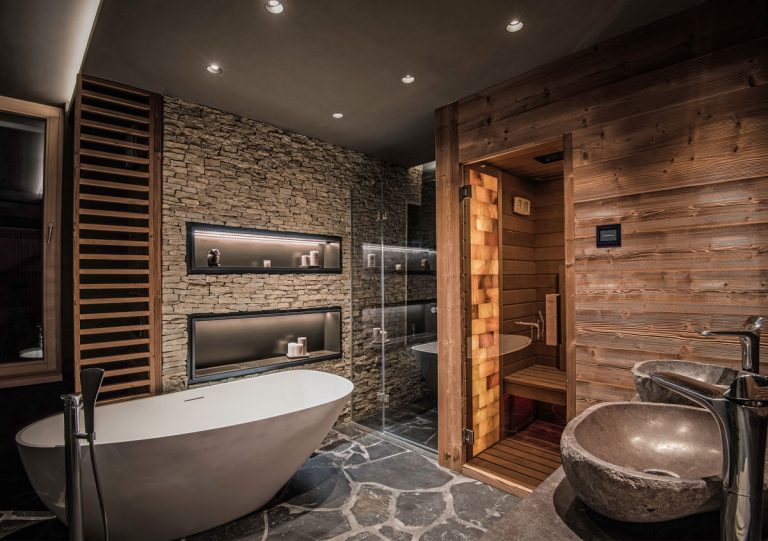 Dizajnérka navrhla kúpeľňu vo wellness štýle, v ktorej nechýba sauna