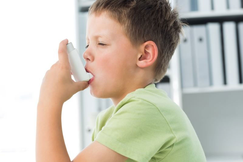 ako predísť vlhkosti v domácnosti: dieťa s astmou
