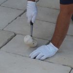 kladenie betónových platní na štrkové lôžko: Dohutňovanie