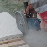 kladenie betónových platní na štrkové lôžko: Rezanie