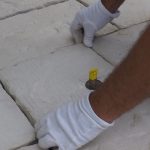 kladenie betónových platní na štrkové lôžko: Osadenie