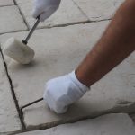 kladenie betónových platní na štrkové lôžko: Úprava škár