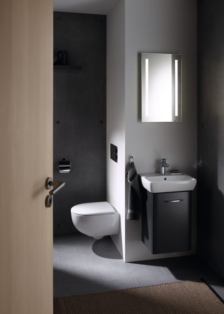 Špeciálny rad kúpeľňového nábytku Geberit Selnova Compact určený do malých kúpeľní