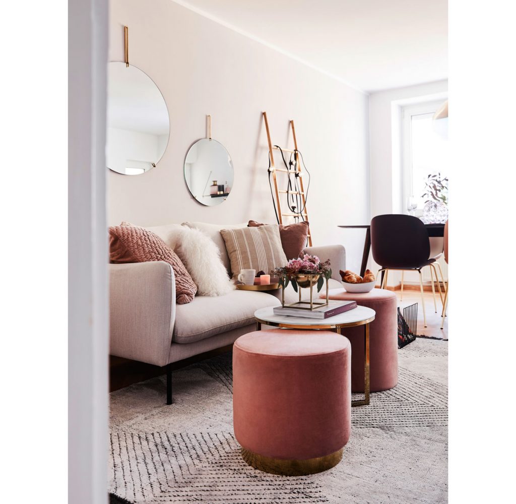 kombinovanie farieb v interiéri: obývačka v odtieňoch ružovej