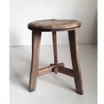 drevený ručne vyrábaný stolček od slovenských výrobcov