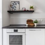 Pohľad na riešenie časti kuchyne v podkrovnom byte
