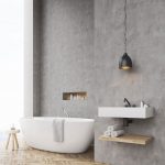 Kúpeľňa s betónovou stierkou na stene