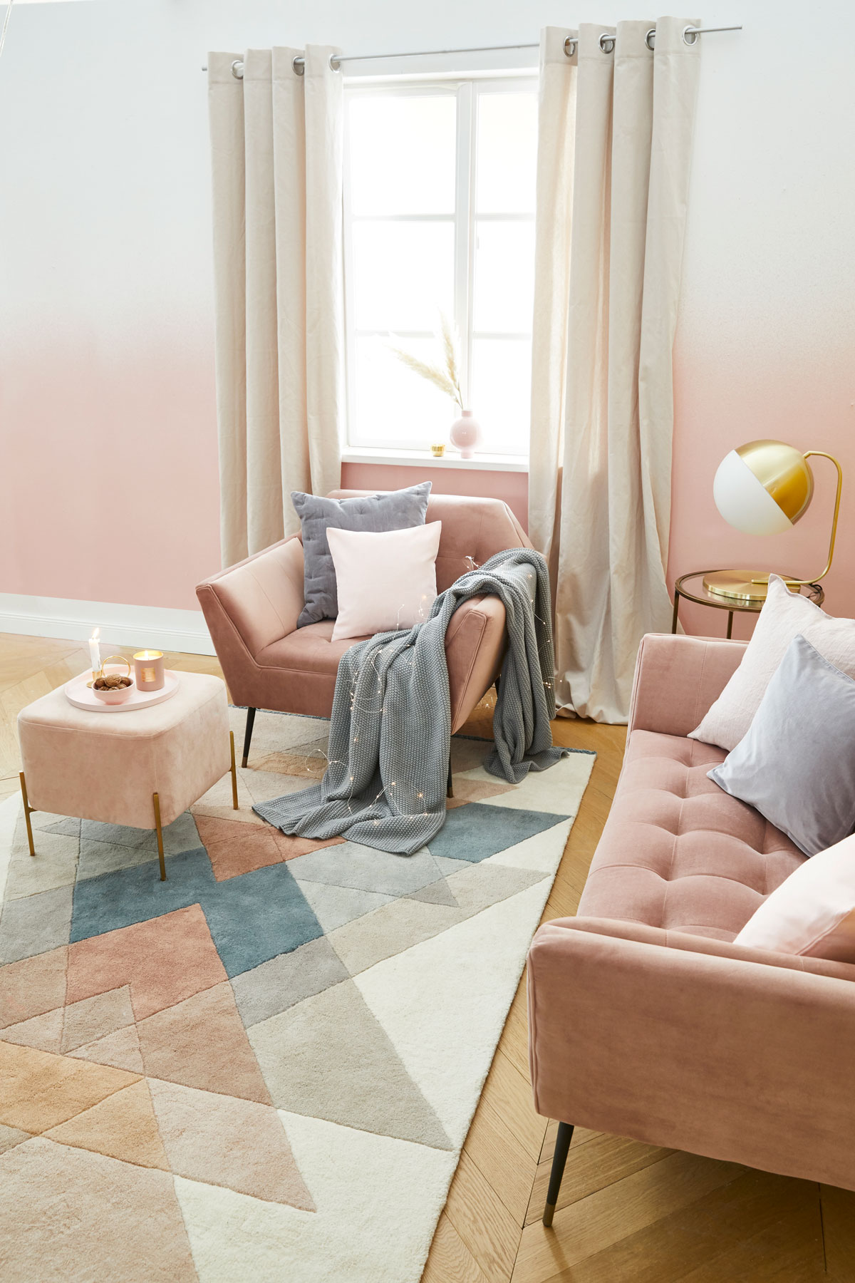 Obývačka v pastelových farbách