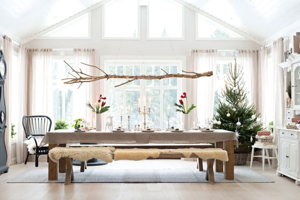 O útulnom bývaní a bielych Vianociach na škandinávskom vidieku. A ako sa dá vyriešiť nedostatok svetla v interiéri