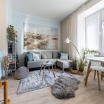 Interiér obývačky v kombinácii stredomorského a škandinávskeho štýlu