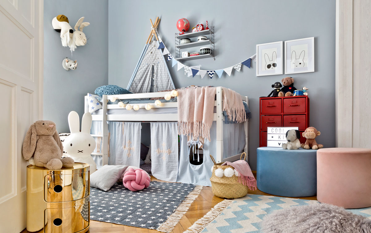 Detská izba s posteľou, ktorá slúži aj ako domček