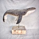 keramický veľryba na podstavci