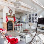 vianočná obývačka s otvorenou kuchyňou vo vidieckom štýle