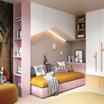 detská dievčenská izba, úložné priestory v tvare L v bielej farbe tvoria akoby domček, v ktorom je zakomponovaná ružová čalúnená posteľ