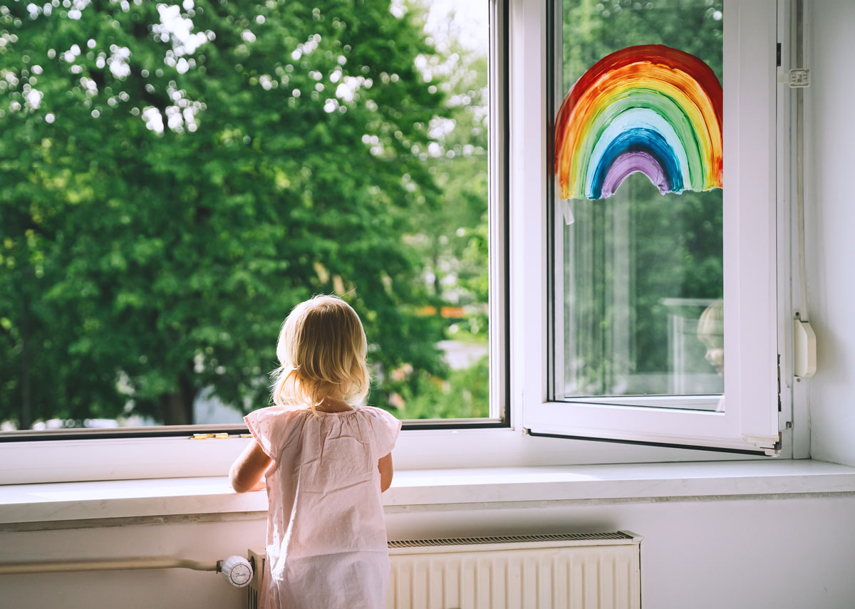 dieťa pri otvorenom okne, vetranie