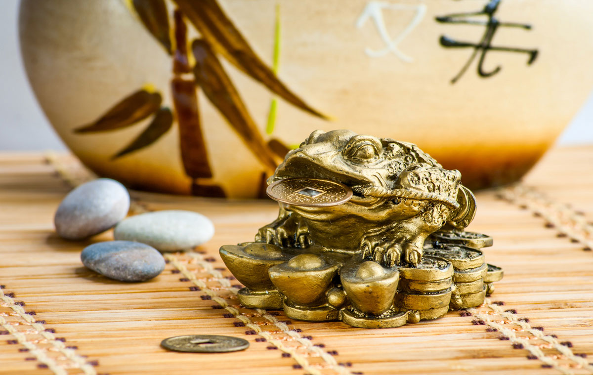 feng shui symbol hojnosti zlatá žaba