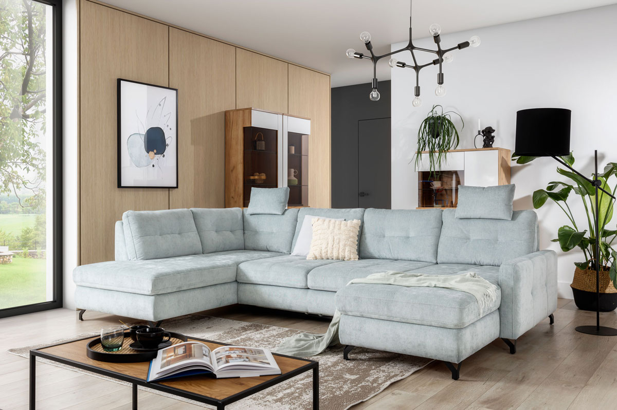 moderná obývačka s modrosivou sedačkou v tvare U