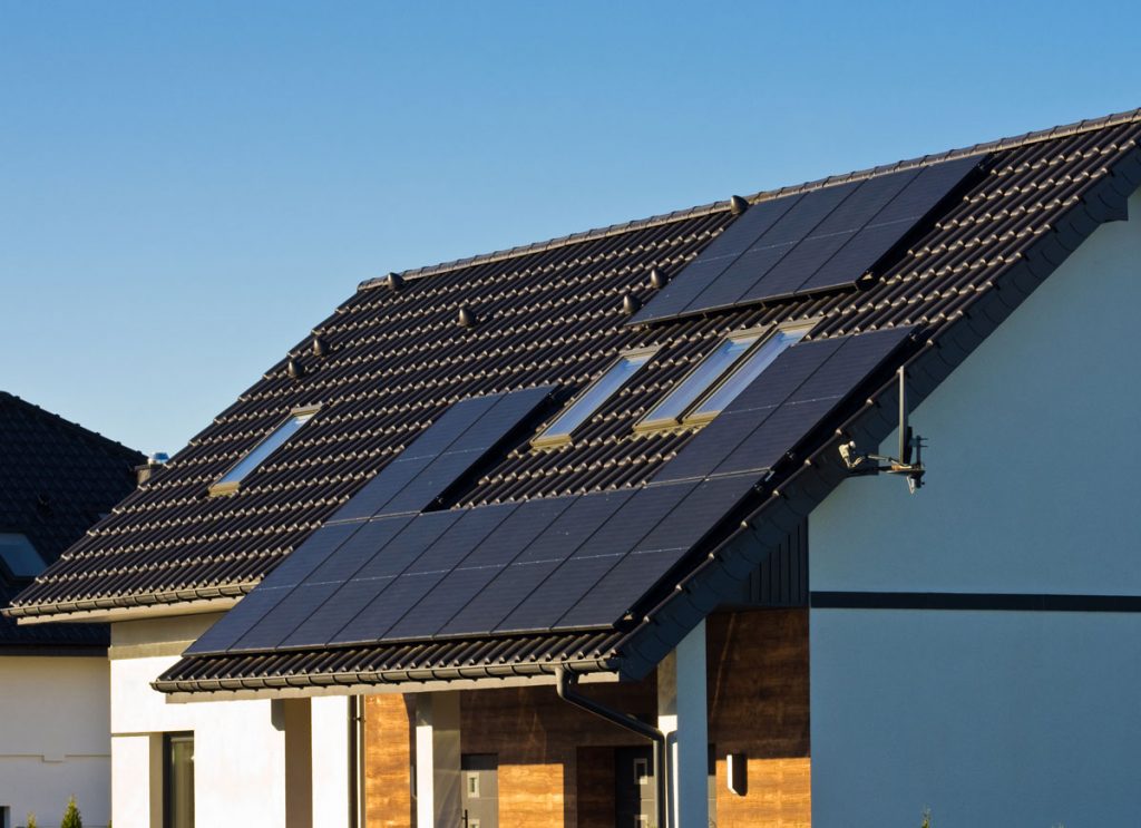 Prehrievanie v dome a vysoké náklady môže vyriešiť udržateľná strecha. Aké sú možnosti?